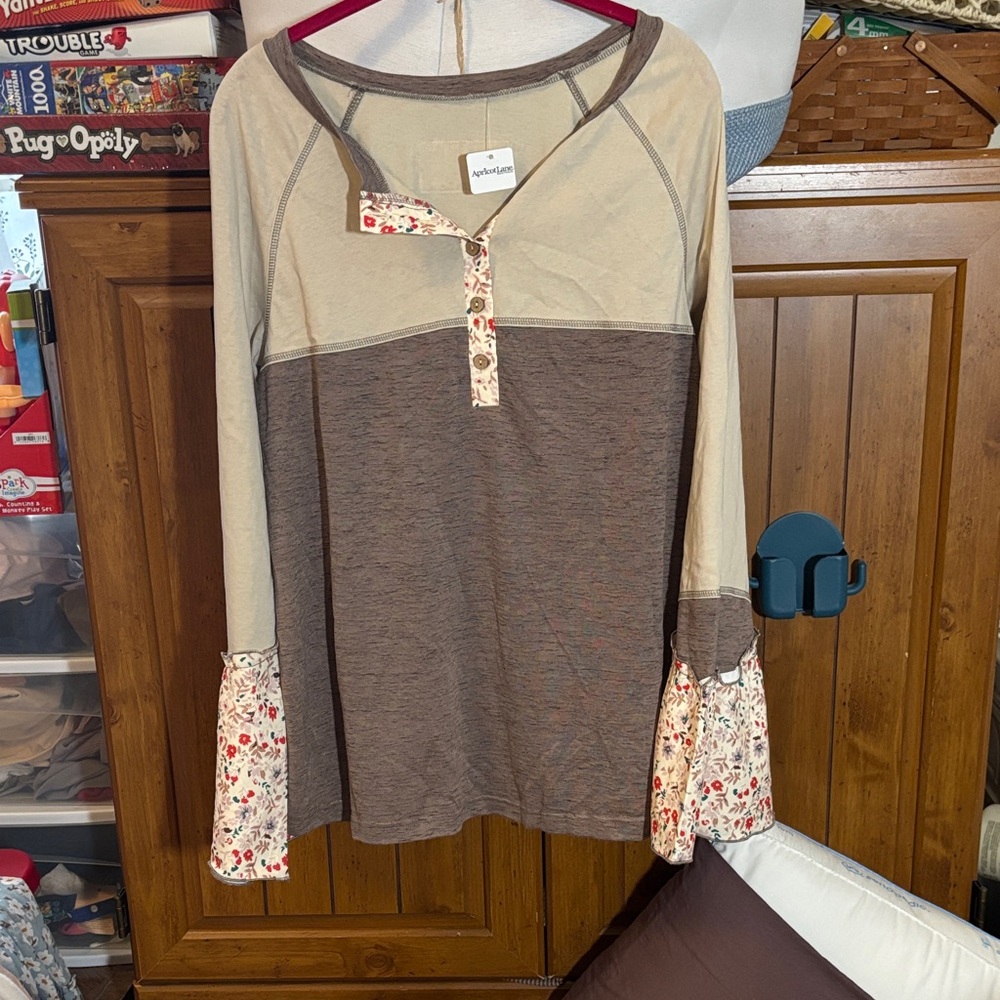NWT Apricot Lane Cream and Brown Long Sleeve Top With Floral Sleeves Size Large